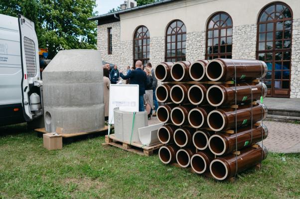 Zdjęcie XX Międzynarodowa Konferencja, Wystawa i Pokazy Technologii INŻYNIERIA BEZWYKOPOWA. Wystawa zewnętrzna. fot. Quality Studio dla www.inzynieria.com