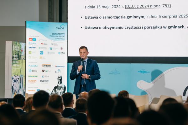 Zdjęcie IV Kongres Gospodarowania Wodami i Ochrony Przeciwpowodziowej. Piotr Ziętara, Prezes Wodociągów Miasta Krakowa oraz Wiceprzewodniczący Rady Izby Gospodarczej „Wodociągi Polskie”. fot. Quality Studio dla www.inzynieria.com