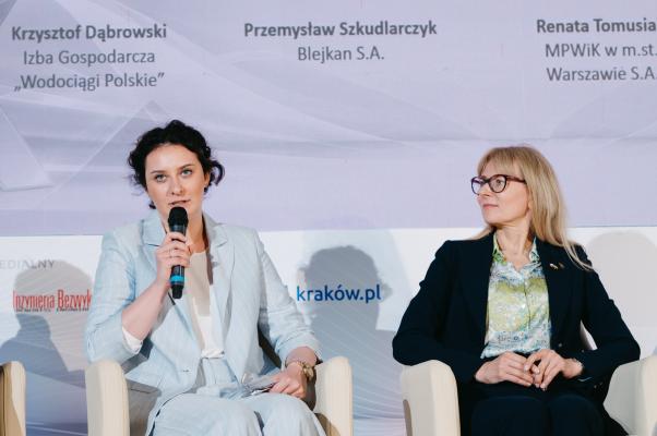 Zdjęcie Paulina Kopeć - IGWP, Renata Tomusiak, - MPWiK S.A. Panel dyskusyjny Branża w nowej rzeczywistości.  fot. Quality Studio dla www.inzynieria.com