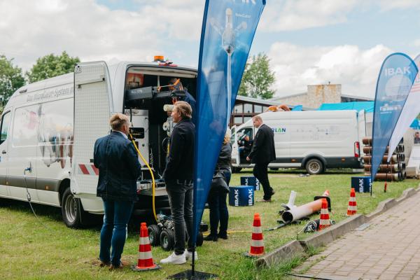 Zdjęcie XX Międzynarodowa Konferencja, Wystawa i Pokazy Technologii INŻYNIERIA BEZWYKOPOWA. Wystawa zewnętrzna. fot. Quality Studio dla www.inzynieria.com