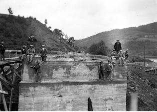 Budowa drogi Kraków-Zakopane, 1935 r. Źródło: Narodowe Archiwum Cyfrowe
