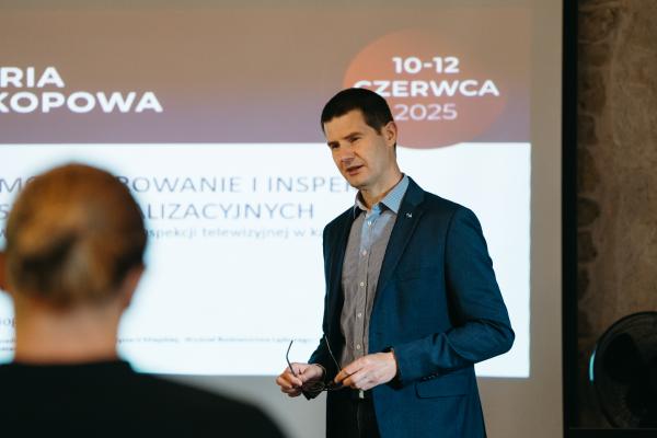 Zdjęcie XXII Konferencja, Wystawa i pokazy Technologii Inżynieria Bezwykopowa 2025. Warsztaty monitorowanie i inspekcja sieci kanalizacyjnych. Dr inż. Bogdan Przybyła, Politechnika Wrocławska. fot. Quality Studio dla www.inzynieria.com
