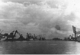 Widok ogólny portu. Data wydarzenia: 1948-08. Fot. Narodowe Archiwum Cyfrowe