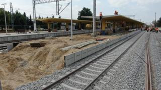 Budowa drugiego peronu i wiaty na stacji Ożarów Mazowiecki. Fot. Artur Lewandowski, Paweł Mieszkowski/PKP PLK