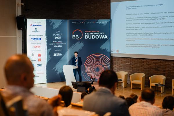 Zdjęcie II Konferencja Bezwykopowa Budowa. Dr inż. Bogdan Przybyła (Politechnika Wrocławska). fot. Quality Studio dla www.inzynieria.com