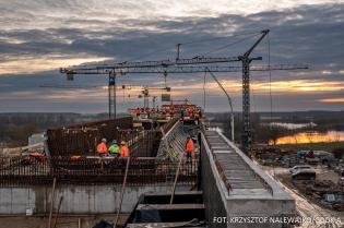 Droga ekspresowa S61, budowa mostu przez Narew. Fot. Krzysztof Nalewajko/GDDKiA