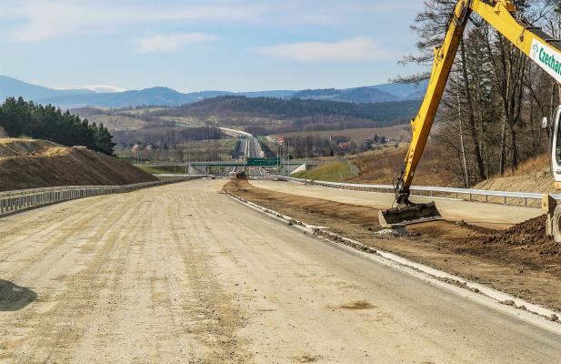Zdjęcie Budowa drogi S3. Widok ze wzniesienia. Fot. GDDKiA