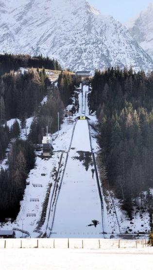 Nazwa: Kulm-Skiflugschanze, kraj: Austria, miejscowość: Bad Mitterndorf, wielkość: HS 225, punkt K: 200 m, rekord: 244,0 m. Fot. Wikimedia.org