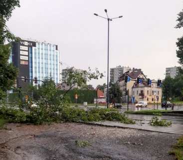 Pasmo nawałnic i ulew nad Polską avatar
