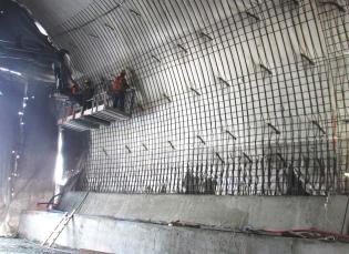 Zakopianka – budowa tunelu. Zbrojenie kaloty w tunelu otwartym. Fot. GDDKiA Quality Studio dla www.inzynieria.com