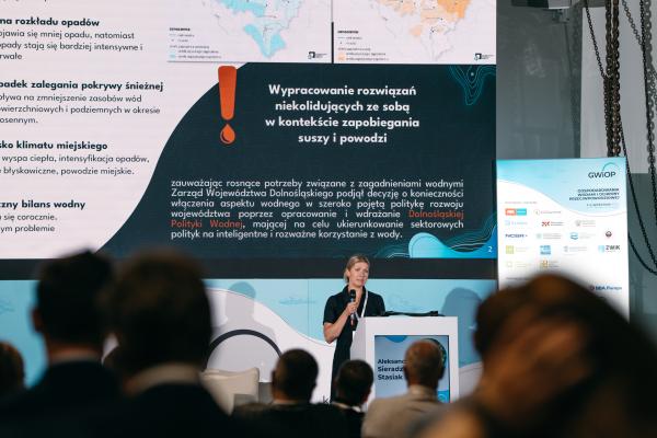 Zdjęcie IV Kongres Gospodarowania Wodami i Ochrony Przeciwpowodziowej. Aleksandra Sieradzka-Stasiak, Kierownik Zespołu energii i wody, Instytut Rozwoju Terytorialnego. fot. Quality Studio dla www.inzynieria.com