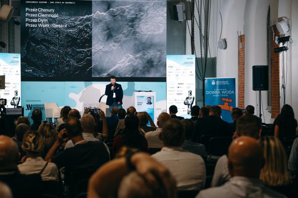 Zdjęcie IV Kongres Gospodarowania Wodami i Ochrony Przeciwpowodziowej. Daniel Buda, ICEYE. fot. Quality Studio dla www.inzynieria.com