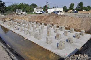 Pale zalane betonem podkładowym, stan na maj 2011 / fot. Link PR