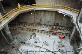 Przygotowanie tymczasowego torowiska pod zaplecze TBM. Fot. z archiwum AGP Metro Polska