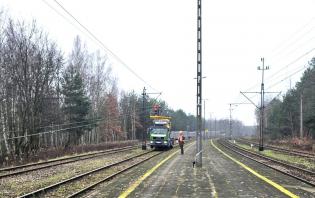 Demontaż sieci trakcyjnej w stacji Sobów.  Fot. Paweł Babiarz/PKP PLK