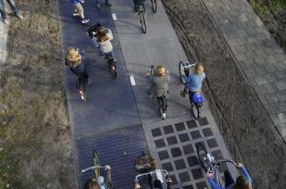 Ścieżka rowerowa zbudowana z ogniw fotowoltaicznych. Fot. SolaRoad
