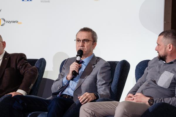 Zdjęcie IX Konferencja Bezwykopowa Rehabilitacja. Panel dyskusyjny, od lewej: Rafał Faryś (Marplast sp. z o.o.) oraz Ryszard Bednarz (PREDL). fot. Quality Studio dla www.inzynieria.com