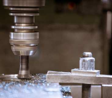 Avatar Maszyny do obróbki metalu w nowoczesnej produkcji – jak wybrać sprzęt, który zwiększy wydajność zakładu?