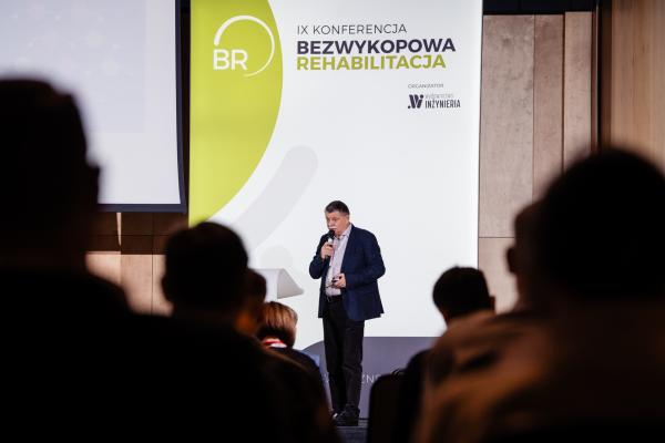 Zdjęcie IX Konferencja Bezwykopowa Rehabilitacja. Michał Andrzejewski (Gamm-Bud sp. z o.o.). fot. Quality Studio dla www.inzynieria.com