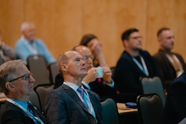 Zdjęcie IX Konferencja Bezwykopowa Rehabilitacja. Od lewej: dr inż. Florian Piechurski (Politechnika Śląska) oraz prof. dr hab. inż. Marian Kwietniewski (Politechnika Warszawska). fot. Quality Studio dla www.inzynieria.com