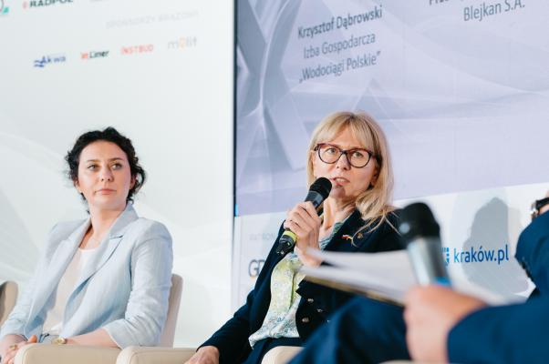 Zdjęcie Paulina Kopeć - IGWP, Renata Tomusiak, - MPWiK S.A. Panel dyskusyjny Branża w nowej rzeczywistości.  fot. Quality Studio dla www.inzynieria.com