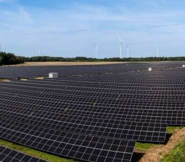 W rafinerii w Możejkach trwa budowa wyjątkowej elektrowni słonecznej avatar