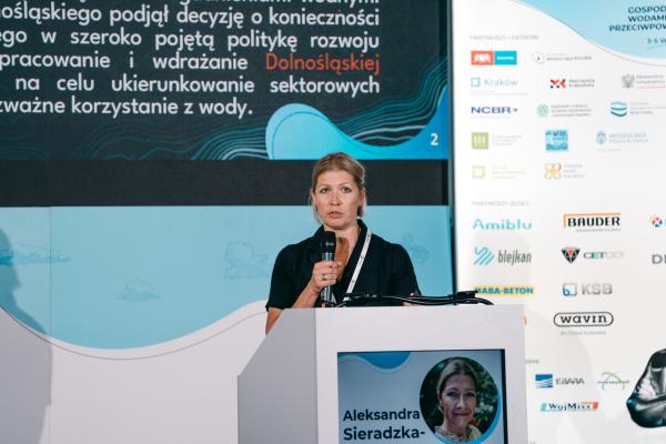 Zdjęcie IV Kongres Gospodarowania Wodami i Ochrony Przeciwpowodziowej. Aleksandra Sieradzka-Stasiak, Kierownik Zespołu energii i wody, Instytut Rozwoju Terytorialnego. fot. Quality Studio dla www.inzynieria.com