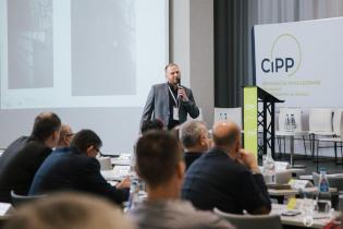 Rafał Żelazny, MPWiK S.A. w Krakowie. IV Konferencja „Renowacja Wykładzinami (Rękawami) Utwardzanymi na Miejscu”. Fot. Quality Studio dla www.inzynieria.com