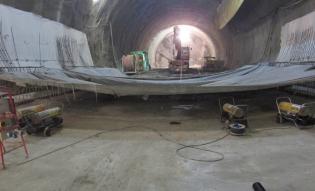Odcinek II. Zabetonowany spąg w tunelu 1. Marzec 2018. Fot. GDDKiA / S7 Lubień-Rabka (www)