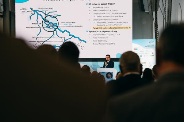 Zdjęcie IV Kongres Gospodarowania Wodami i Ochrony Przeciwpowodziowej. Witold Ziomek, Prezes Miejskiego Przedsiębiorstwa Wodociągów i Kanalizacji we Wrocławiu. fot. Quality Studio dla www.inzynieria.com