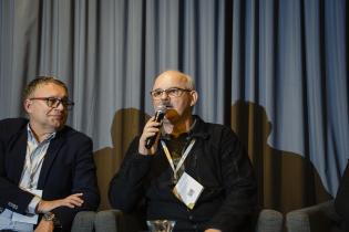 Tomasz Daniłoś, prezes Blejkan Holding sp. z o.o.;  Dariusz Zwierzchowski,  prezes Centrum Badań i Certyfikacji sp. z o.o.;  Debata. X Konferencja Bezwykopowa Rehabilitacja.  fot. Quality Studio dla www.inzynieria.com