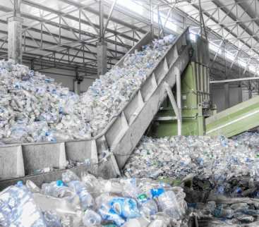 Orlen przetestował seryjną produkcję opakowań ze zużytych materiałów avatar