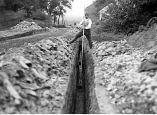 Budowa drogi Kraków-Wieliczka-Lwów, 1935 r. Źródło: Narodowe Archiwum Cyfrowe