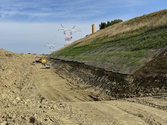 Zdjęcie Wycieczka na plac budowy posadowienia wysokich estakad oraz zabezpieczenia terenów osuwiskowych budowy S19 Babica-Jawornik, której wykonawcą jest INTERCOR Sp. z o.o. a inwestorem GDDKiA w Rzeszowie. / fot. Quality Studio dla www.inzynieria.com