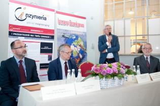 12. Konferencja, Wystawa i pokazy Technologii INŻYNIERIA BEZWYKOPOWA, Kraków - Bielany, 2014 r. Od lewej: Janusz Adamek - Sądeckie Wodociągi, Krzysztof Filipek - ZUTOŚ, Włodzimierz Dudlik - Aquanet, Jan Szlachta - MPWiK w Krakowie. fot. Quality Studio dla www.inzynieria.com