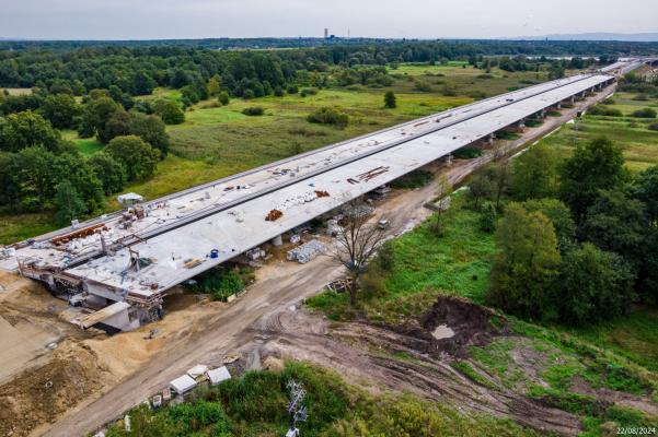 Zdjęcie Estakada ES-29 nad terenem zalewowym Wisły. Fot. GDDKiA