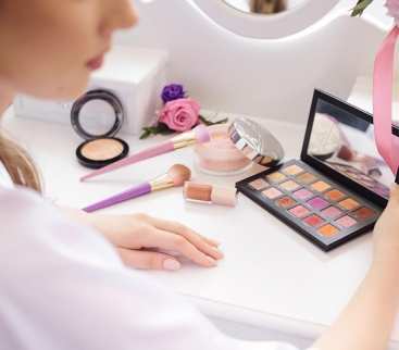 Które składniki kosmetyków odpowiadają za zapach, a które za działanie pielęgnacyjne avatar