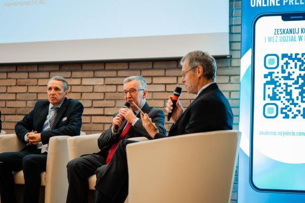 Zdjęcie II Konferencja Bezwykopowa Budowa. Panel dyskusyjny, od lewej: Tomasz Morciniec (BBA Pumps PL), dr inż. Florian Piechurski (Politechnika Śląska), dr inż. Andrzej Kolonko (Politechnika Wrocławska). fot. Quality Studio dla www.inzynieria.com