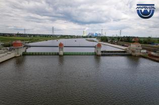 Jaz na stopniu wodnym w trakcie modernizacji, rzeka Odra, Dobrzeń k. Opola