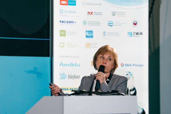 Zdjęcie IV Kongres Gospodarowania Wodami i Ochrony Przeciwpowodziowej. Agnieszka Wrzesińska, Menedżer Produktu, Orbia Building & Infrastructure (Wavin). fot. Quality Studio dla www.inzynieria.com