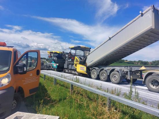 Zdjęcie Odcinek próbny SMA oraz pobór próbek MMA do badań kontrolnych. Fot. GDDKiA
