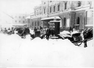 Plac przed Dworcem Głównym. 1940 r. Fot. Narodowe Archiwum Cyfrowe