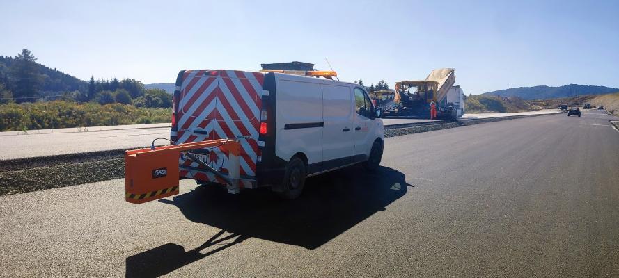 Zdjęcie Pomiar grubości warstw asfaltowych georadarem – przed ułożeniem warstwy ścieralnej SMA. Fot. GDDKiA