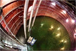 Próba wodna zbiornika terminalu LNG w Świnoujściu. Fot. Polskie LNG S.A.