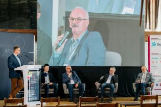 18. Konferencja, Wystawa i pokazy Technologii INŻYNIERIA BEZWYKOPOWA, Tomaszowice k. Krakowa, 2020 r. Od lewej: Paweł Kośmider - prezes Wydawnictwa Inżynieria, Bogdan Przybyła - Politechnika Wrocławska, Dariusz Zwierzchowski - Centrum Badań i Certyfikacji, Florian Piechurski - Politechnika Śląska, Adam Wysokowski - Uniwersytet Zielonogórski. fot. Quality Studio dla www.inzynieria.com