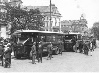 Autobusy marki Somua w Warszawie, czerwiec 1928 r. Fot. Narodowe Archiwum Cyfrowe
