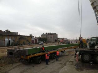 Przygotowania do montażu mostu stalowego w Darłowie nad Wieprzą. Fot. z archiwum Promostal
