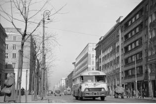 Autobus marki Chausson na linii 117 w Warszawie, 1955-1960. Fot. Narodowe Archiwum Cyfrowe