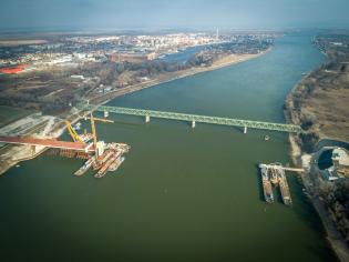 Budowa mostu przez Dunaj. Fot. Nemzeti Infrastruktúra Fejlesztő Zrt.
