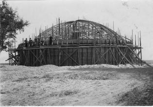 Budowa wodociągu w Brzezince k. Mysłowic. Lata 1922-1939. Fot. Narodowe Archiwum Cyfrowe